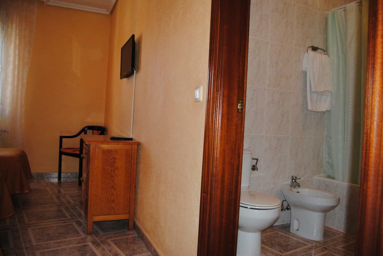 Hostal Avila Ocana  Exterior photo