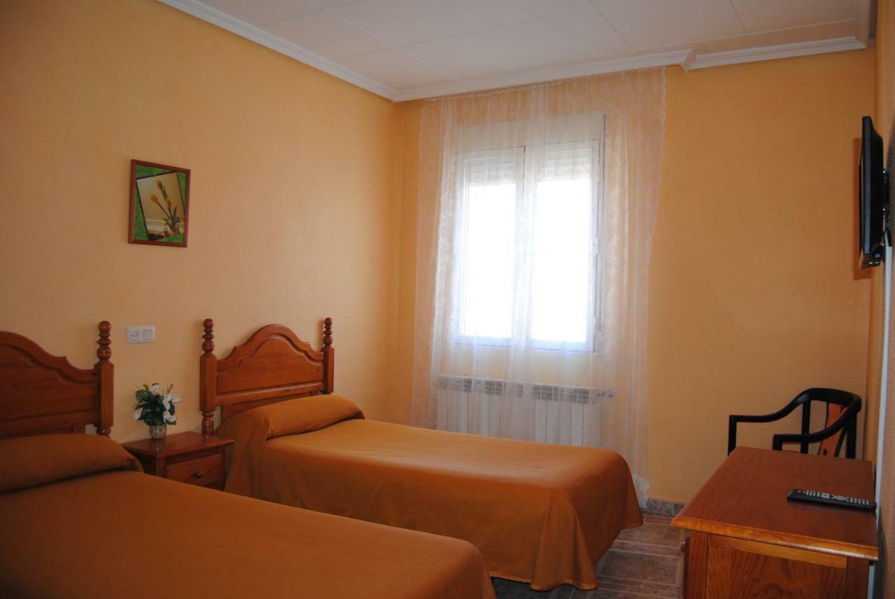 Hostal Avila Ocana  Exterior photo