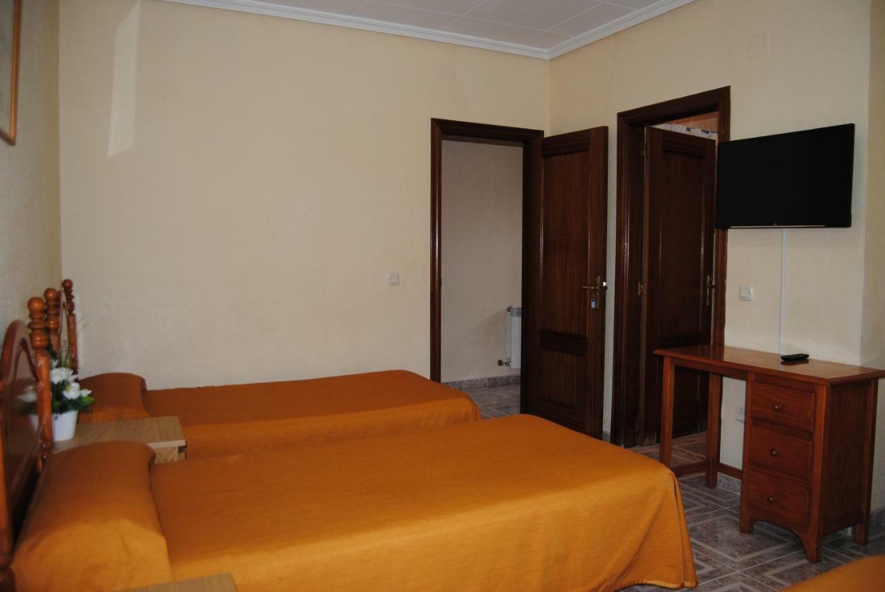 Hostal Avila Ocana  Exterior photo