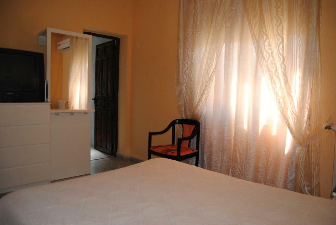 Hostal Avila Ocana  Exterior photo